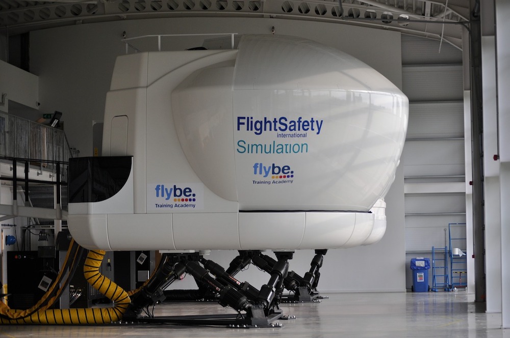 Flugimulator Berlin: Beispiel eines Air Simulators von Flybe zum Piloten Training