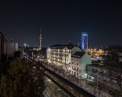 Fernsehturm und Casino Esplanade in Hamburg