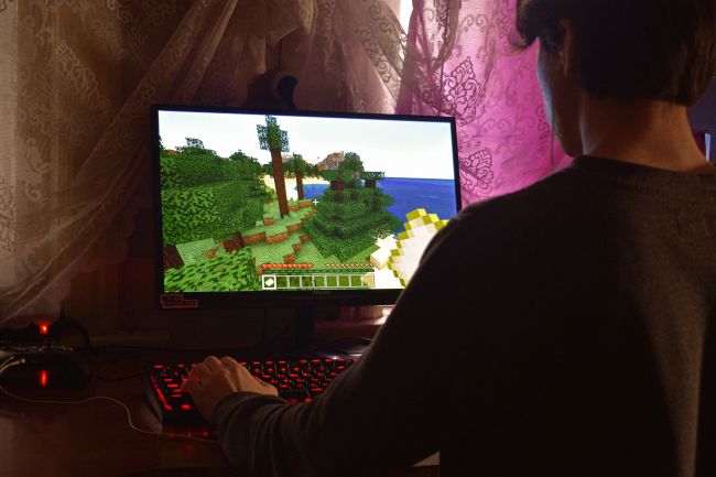 Gamer der Minecraft Spielt