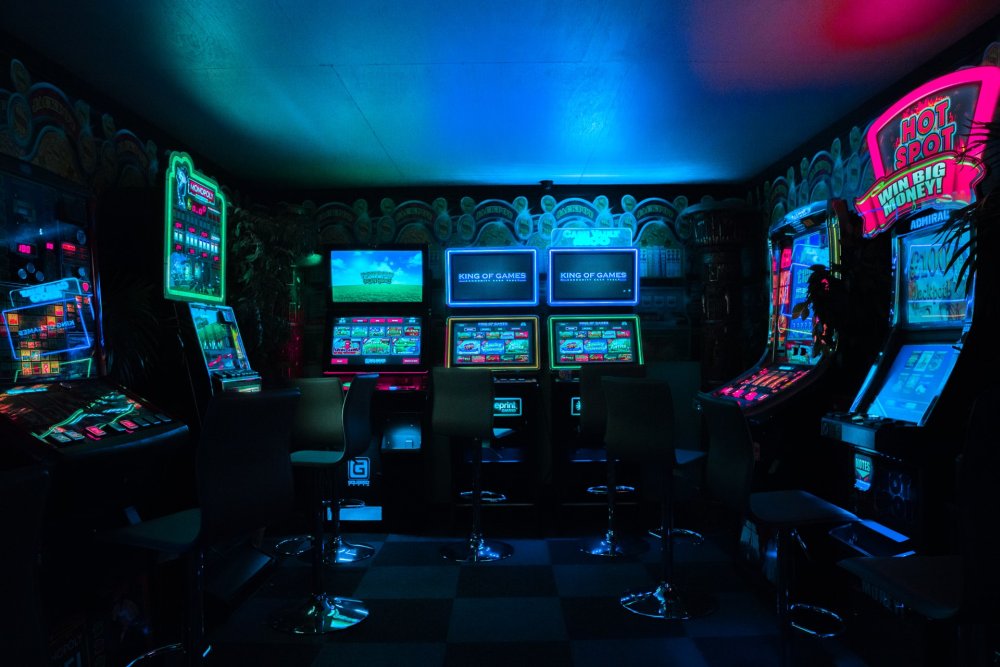 Spielhalle und Gaming Room sorgen für zusätzlichen Flair beim Glücksspiel